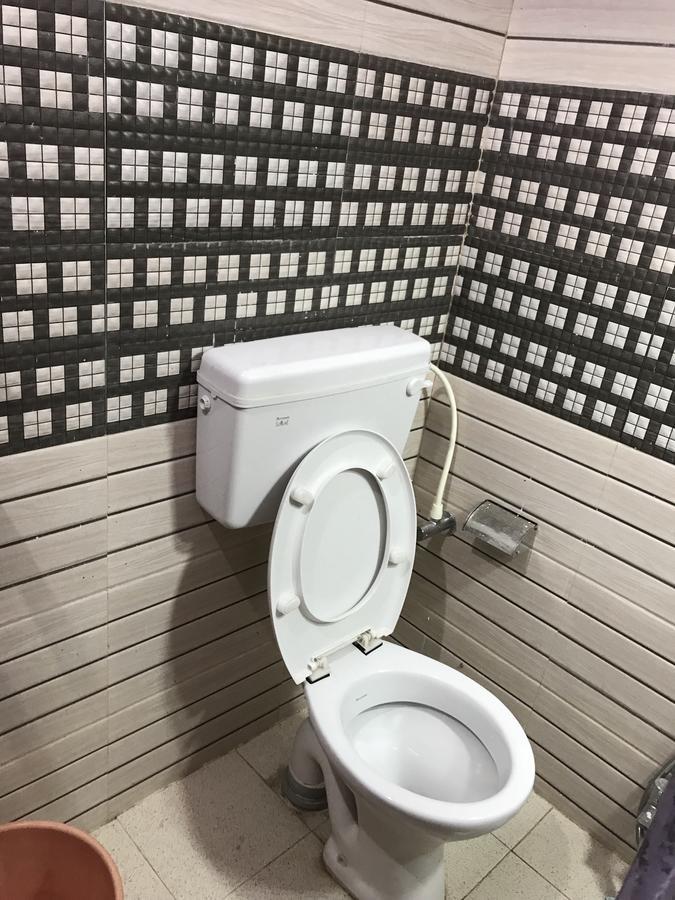 ורנאסי Golden Lodge מראה חיצוני תמונה
